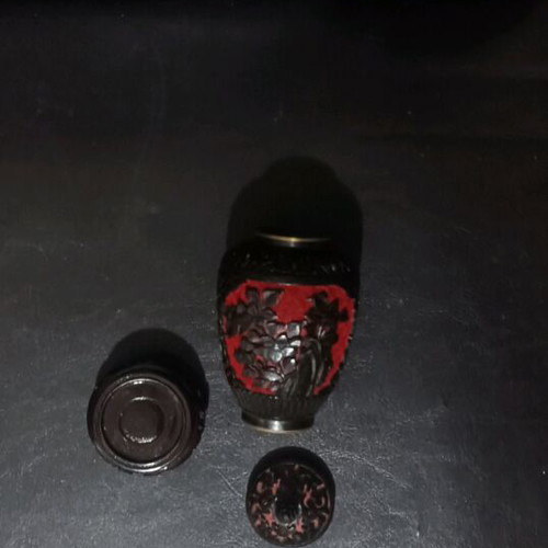 Chinese lacquer set with vase, 2 small jars and plate like new