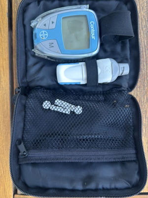 Contour glucose meter set like new with lancing device and case