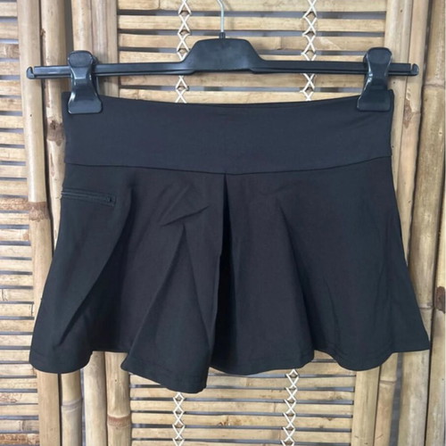 Black pleated skort with built-in shorts, size S
