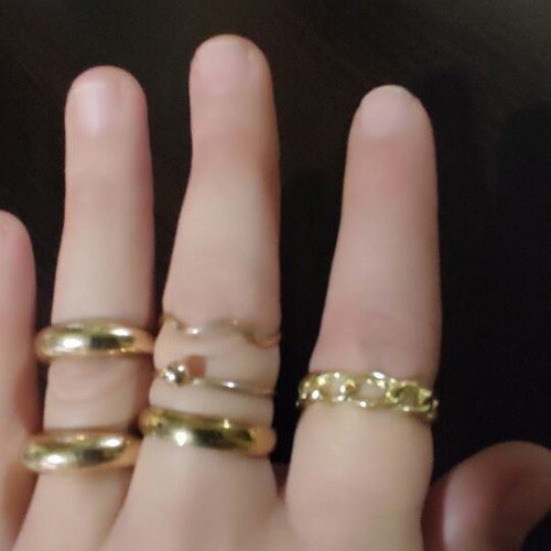 Set of 6 rings in various sizes, gold tone, like new