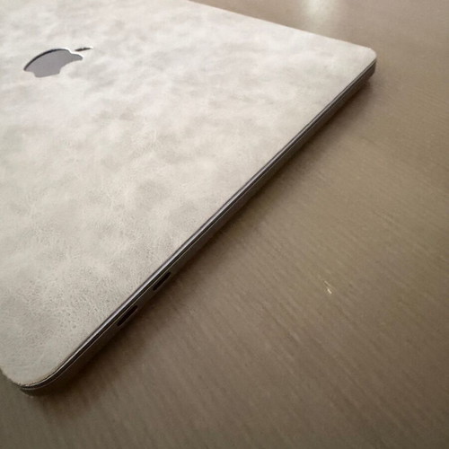MacBook Pro M1 16GB 512GB with TouchBar and Magic Mouse 2 like new