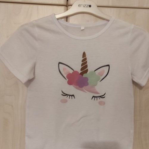 Unicorn t-shirt and shorts set like new, size 7, white