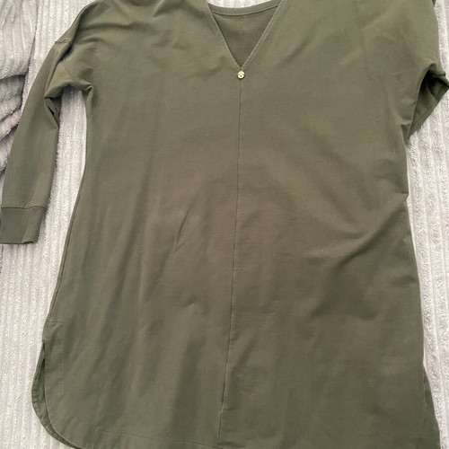 Long blouse like new, size M, green