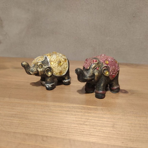 Elephants used, pack of 7, 6 wooden and 1 brass