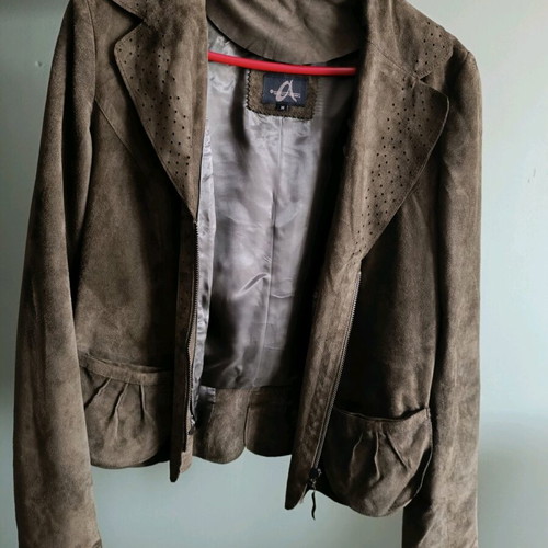 Leather jacket used, short olive with zipper and pockets
