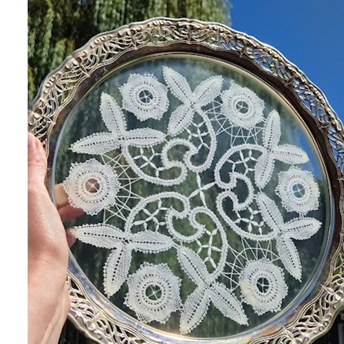 Vintage Decorative Tray 32 cm with Lace-Rim Detail like new