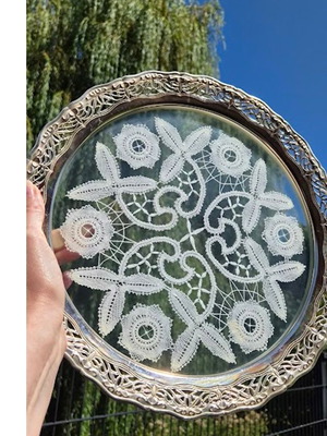 Vintage Decorative Tray 32 cm with Lace-Rim Detail like new