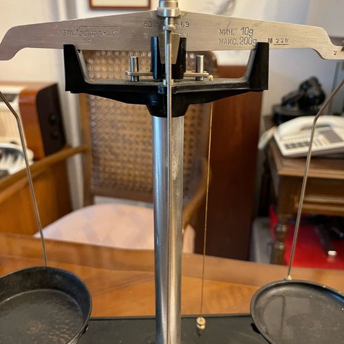 Precision scale used in good condition without weights