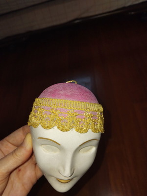 Hanging wall mask