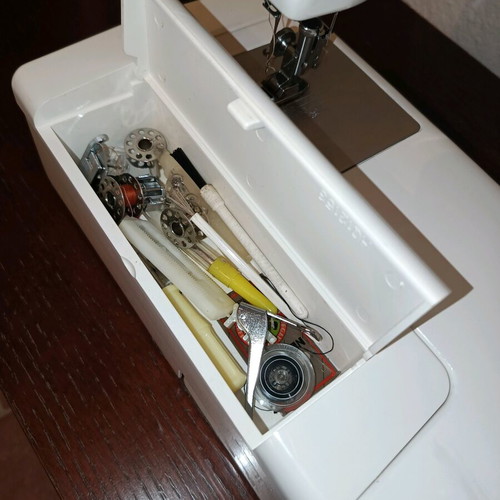 Diamadino YG-822ATF sewing machine like new with metal mechanism