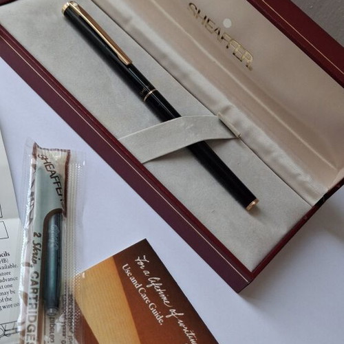 Sheaffer 18k Gold Pen new with box and spare parts