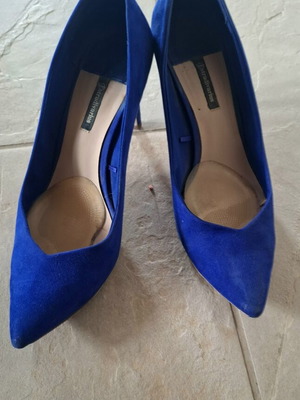 Stradivarius Royal Blue Suede Stiletto Pumps Size 40 Like New