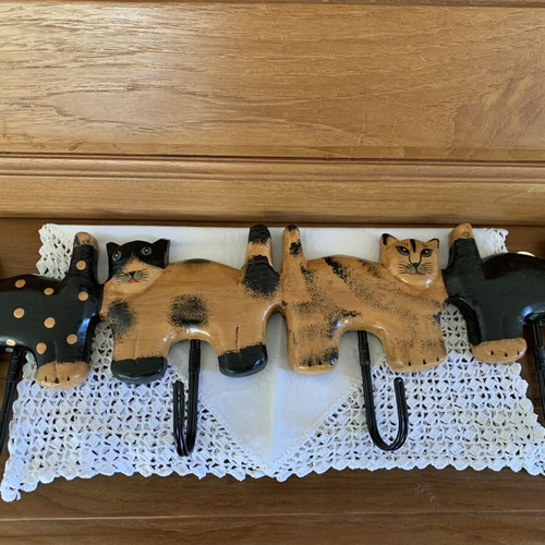 Wooden hanger with four carved cats, handmade, new
