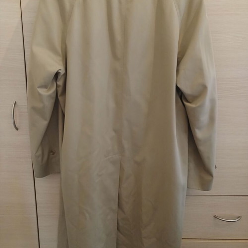 Burberry trench coat size L like new, beige
