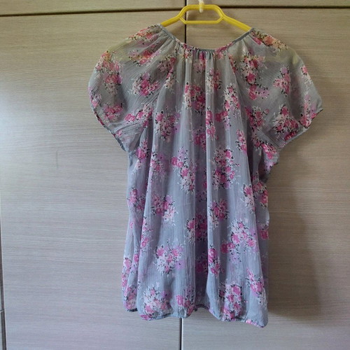 Gray transparent blouse tunic with pink, lilac and white flowers size XL like new