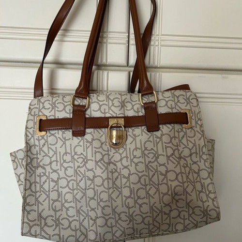 Calvin Klein handbag modern like new, multicolored