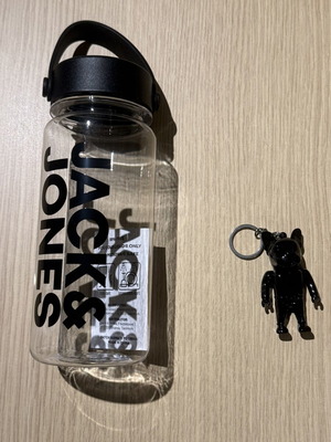 Jack & Jones σετ με μπουκάλι νερού και μπρελόκ με αρκουδάκι
