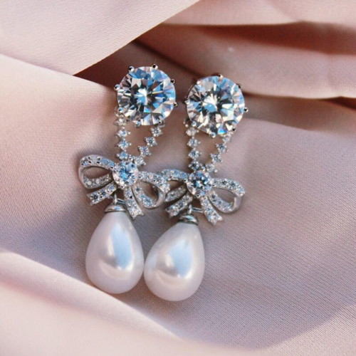 Pearl dangle earrings like new, silver-plated with imitation teardrop pearls
