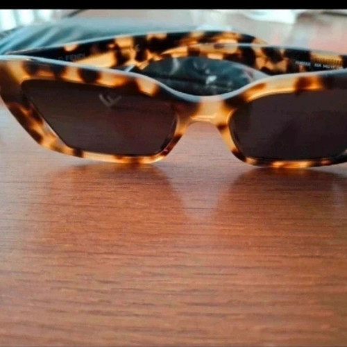 Fendi sunglasses tortoise shell like new, brown