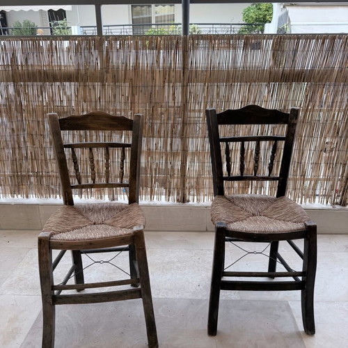 Set of 2 chairs used in good condition