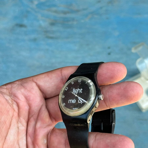 Swatch Light Me Up GB908 Black Loomi vintage watch for repair or collection