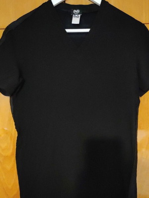 Dolce & Gabbana T-shirt with sharp neckline like new, black silk trim