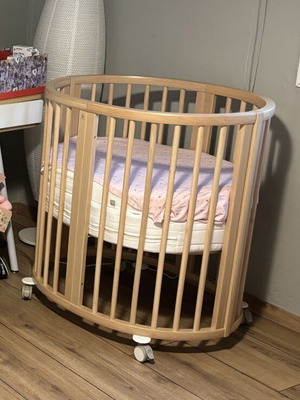 Stokke Sleepi convertible baby cot with 2 mattresses like new