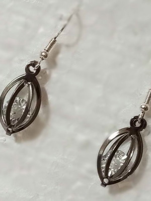 Small drop-shaped dangling earrings new stainless steel