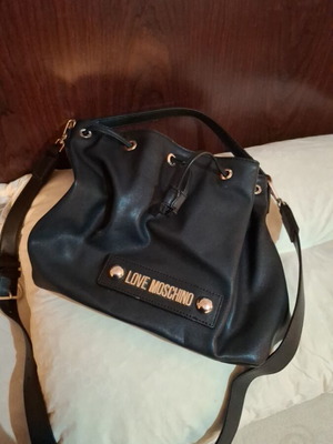 Τσάντα ώμου Love Moschino μαύρη μεταχειρισμένη, 30×30 εκ.
