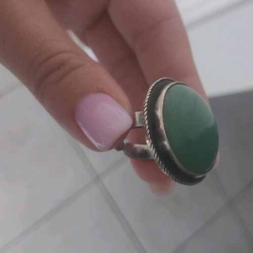 Silver round ring with green stone used, adjustable