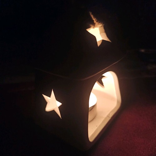 Christmas decorative tealight holder like new, ceramic snowy house with snowman