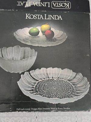 Kosta Boda Linda crystal serving platters, sunflower design, 26 cm