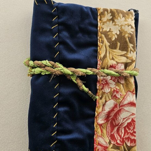 Handmade fabric needle and thread book pouch like new