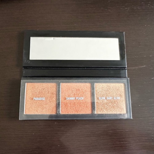 Mac Hyper Real Glow Palette used, shade Shimmy Peach