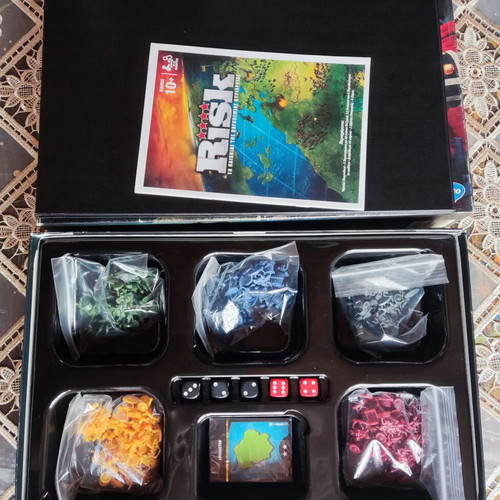 Risk board game like new, Hasbro 2016, strategy