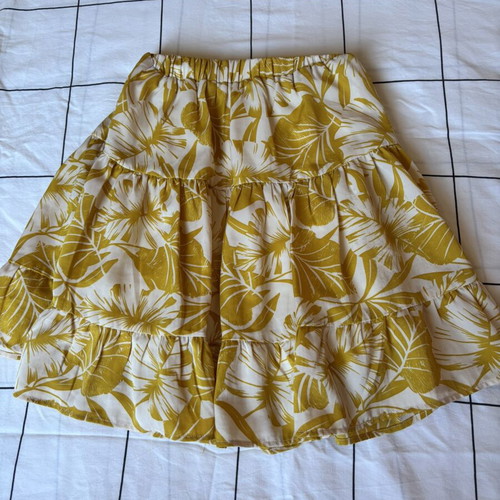 Femmes pleated summer skirt with tropical print size S like new