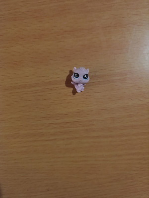 Littlest Pet Shop mini figure like new