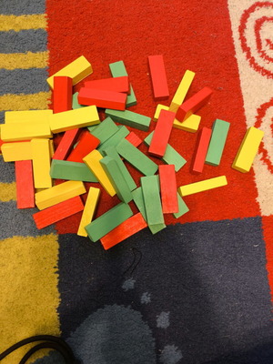 Ξύλινα τουβλάκια για Jenga σαν καινούργιο, 13 κίτρινα, 15 κόκκινα, 15 πράσινα
