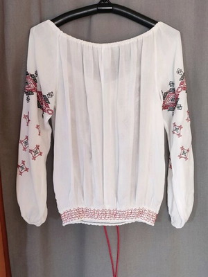 Blue Vanilla women's blouse like new with Ukrainian embroidery, size Medium