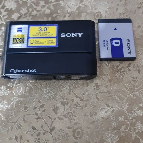 Sony Cyber-shot TSC-T70 camera with battery and accessories