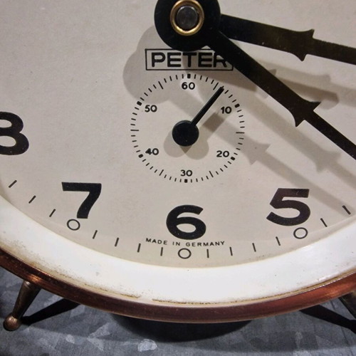 Peter wind-up clock used, analog tabletop