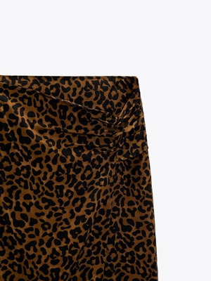 Midi φούστα Zara με animal print μέγεθος small σαν καινούργιο