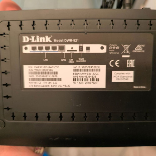 D-Link DWR-921 portable 4G LTE router like new