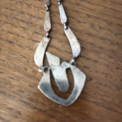 Silver necklace with mother-of-pearl like new