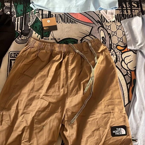 The North Face cargo shorts new with tags, size M, beige