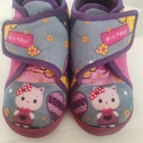 Mini Max slippers used No23 for girls