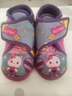 Mini Max slippers used No23 for girls