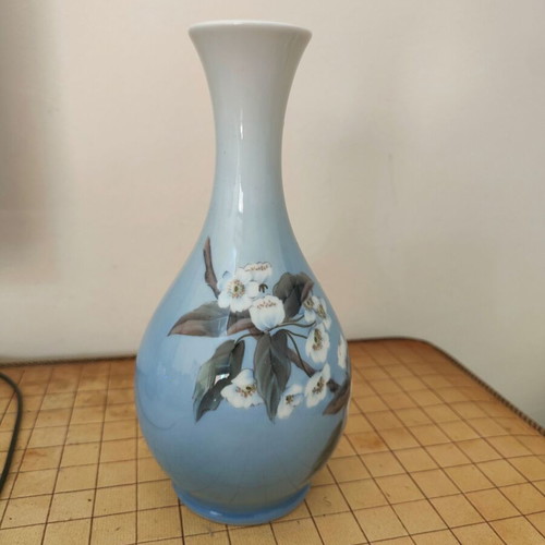 Royal Copenhagen porcelain vase 863/51 with handpainted apple blossom design