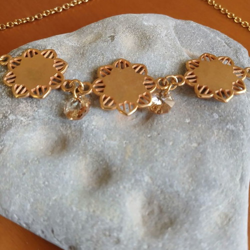 Necklace with flowers and Swarovski crystals new