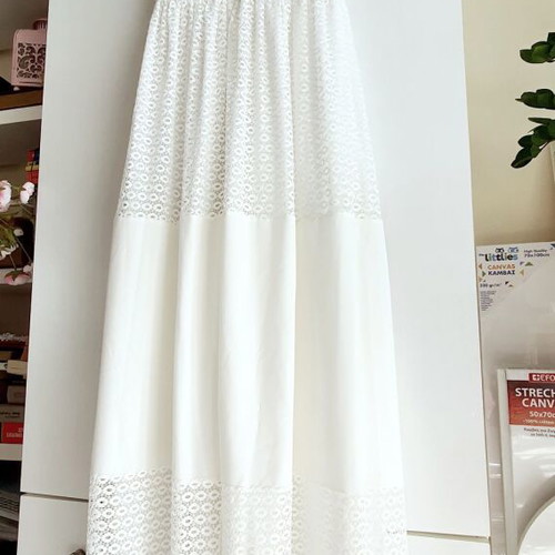 Maxi dress new with lace and roses, size S